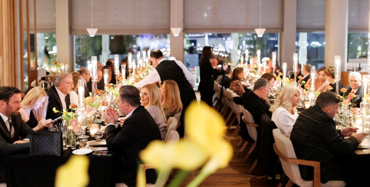 Ένα δείπνο υψηλής γαστρονομίας με την εμβληματική Breitling στο πλαίσιο του GLOW 200 Anniversary με secret guests of honor τους chefs Σωτήρη Ευαγγέλου και Άνταμ Κοντοβά