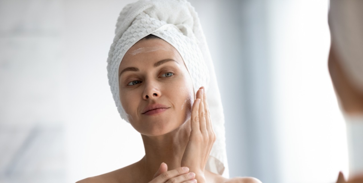 Clogged pores: Οι πιο αποτελεσματικοί τρόποι να ξεφορτωθείτε τους πόρους και τα μαύρα στίγματα