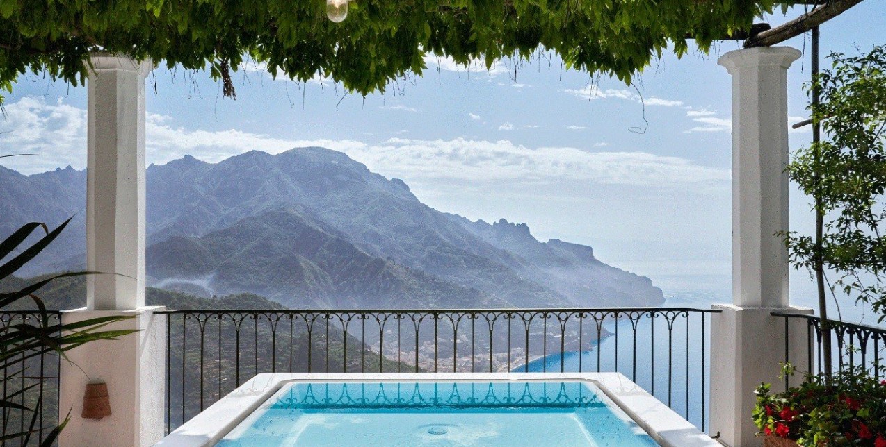 5 ανυπέρβλητα resorts με φόντο τα πιο iconic σκηνικά της Ιταλίας 