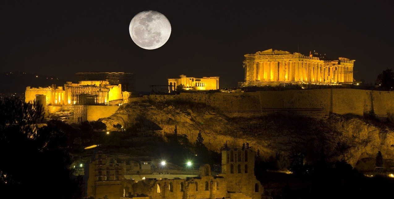 Αυγουστιάτικη Πανσέληνος: Πού θα την απολαύσουμε φέτος σε Αθήνα και Θεσσαλονίκη