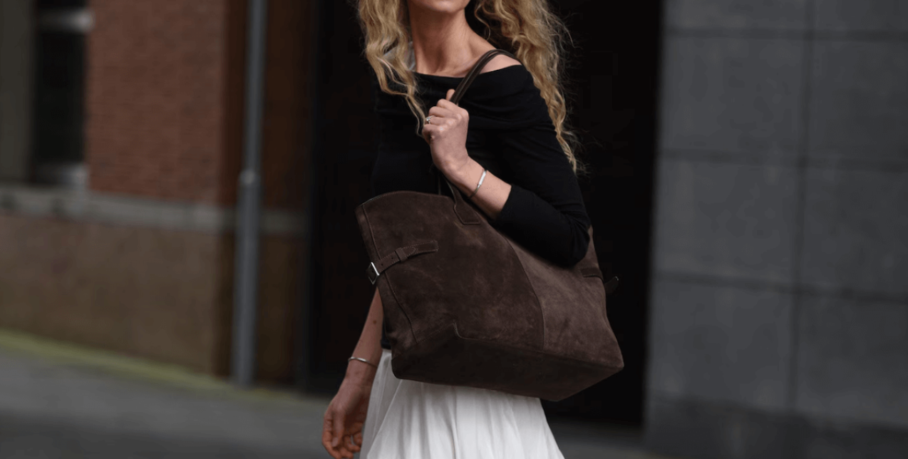 Suede bags: Tips για να φροντίσετε την τσάντα - κλειδί της σεζόν 