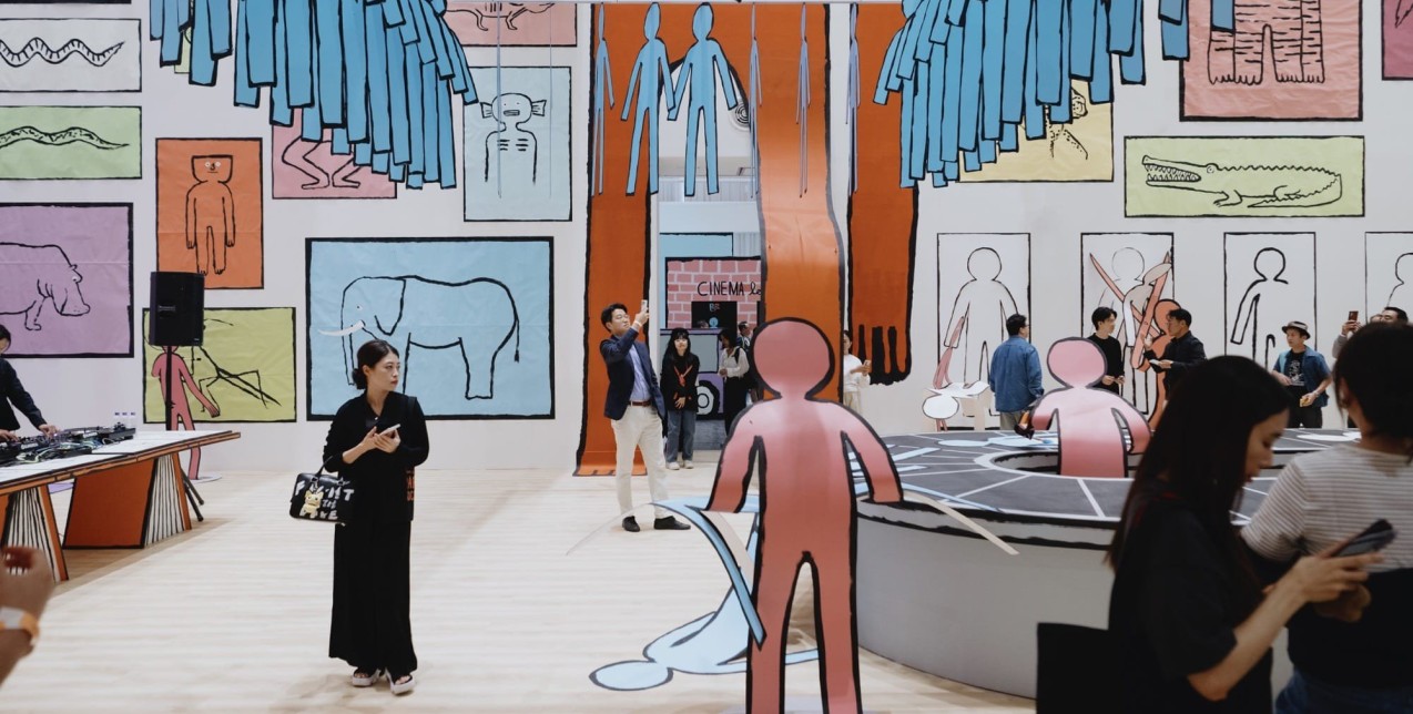 Η μαγευτική 'Paper Society' του Jean Jullien μεταφέρθηκε στη Seoul