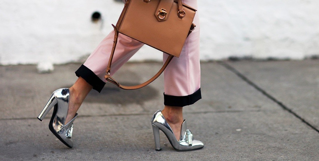 Υιοθετήστε σωστά το metallic shoe trend για εντυπωσιακές εμφανίσεις