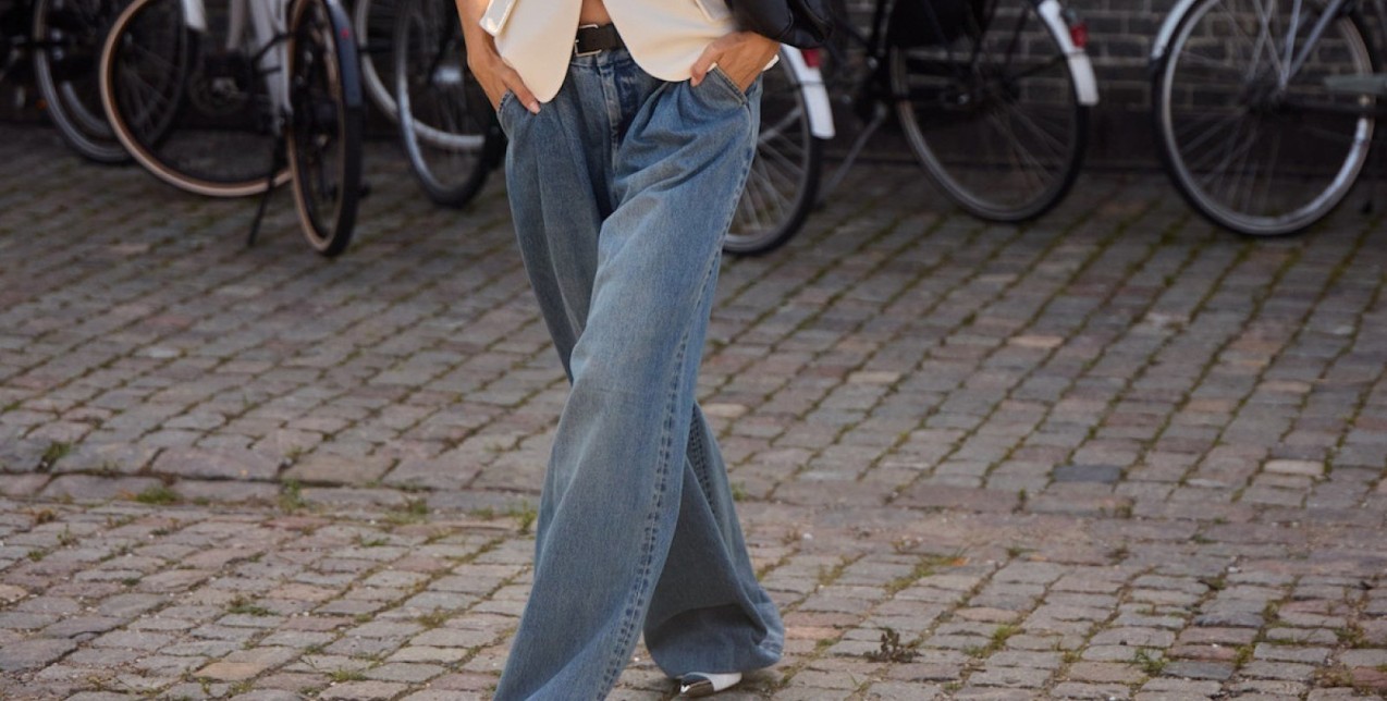 Wide leg jeans: Έτσι θα εντάξετε στις εμφανίσεις σας το πιο wearable basic της σεζόν