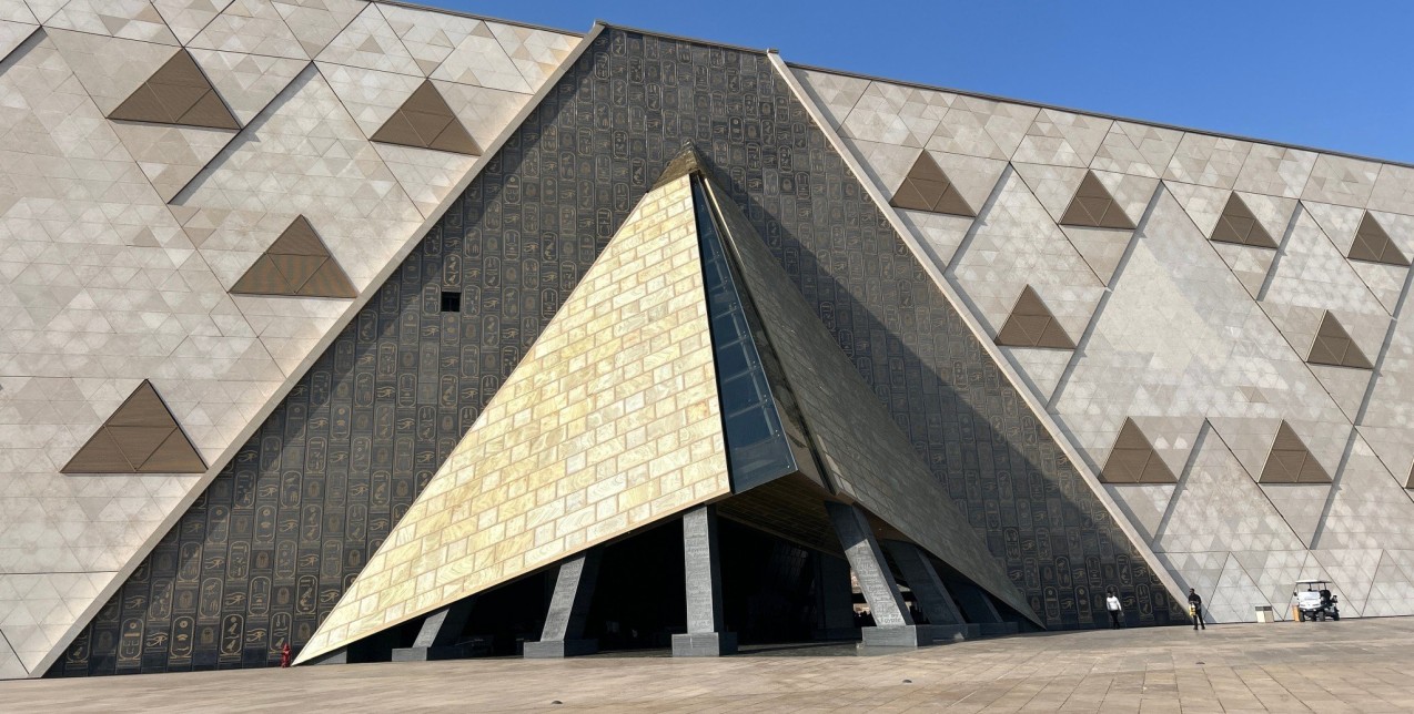 Grand Egyptian Museum: Ανοίγουν επίσημα οι πόρτες του μεγαλύτερου αρχαιολογικού μουσείου στον κόσμο 