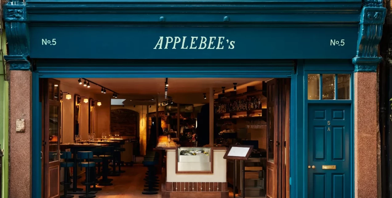 Το ανανεωμένο εστιατόριο Applebee’s «φέρνει» τη θάλασσα στο Borough Market του Λονδίνου