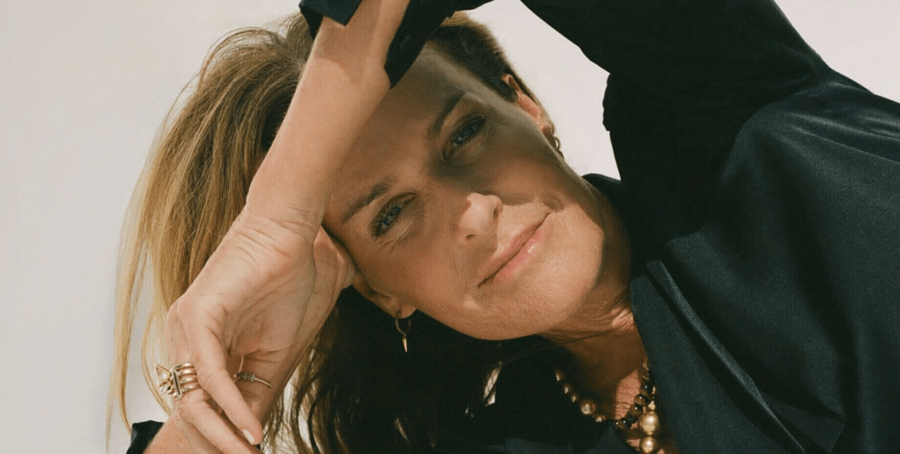 India Hicks: H συγγραφέας, σχεδιάστρια κι επιχειρηματίας, μοιράζεται στο GLOW σκέψεις για την κληρονομιά της μητέρας της που υπηρέτησε δίπλα στη Βασίλισσα Ελισάβετ