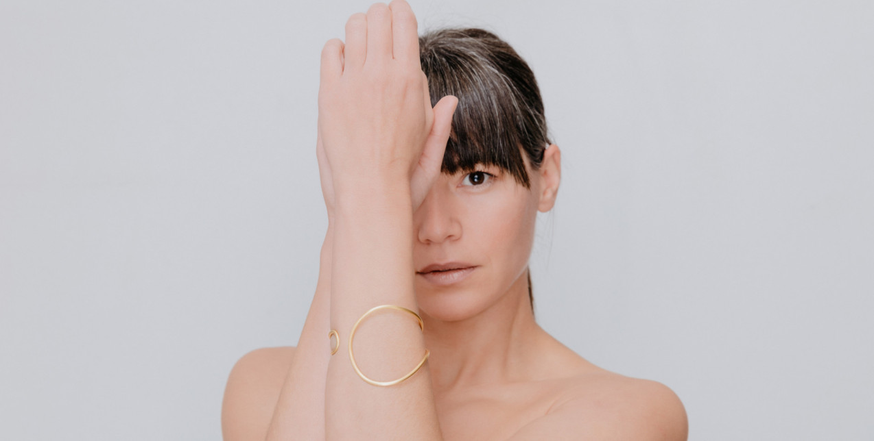 H jewel designer, Nikoletta Lekka είναι η απόδειξη πως η αρχιτεκτονική είναι άρρηκτα συνδεδεμένη με το κόσμημα