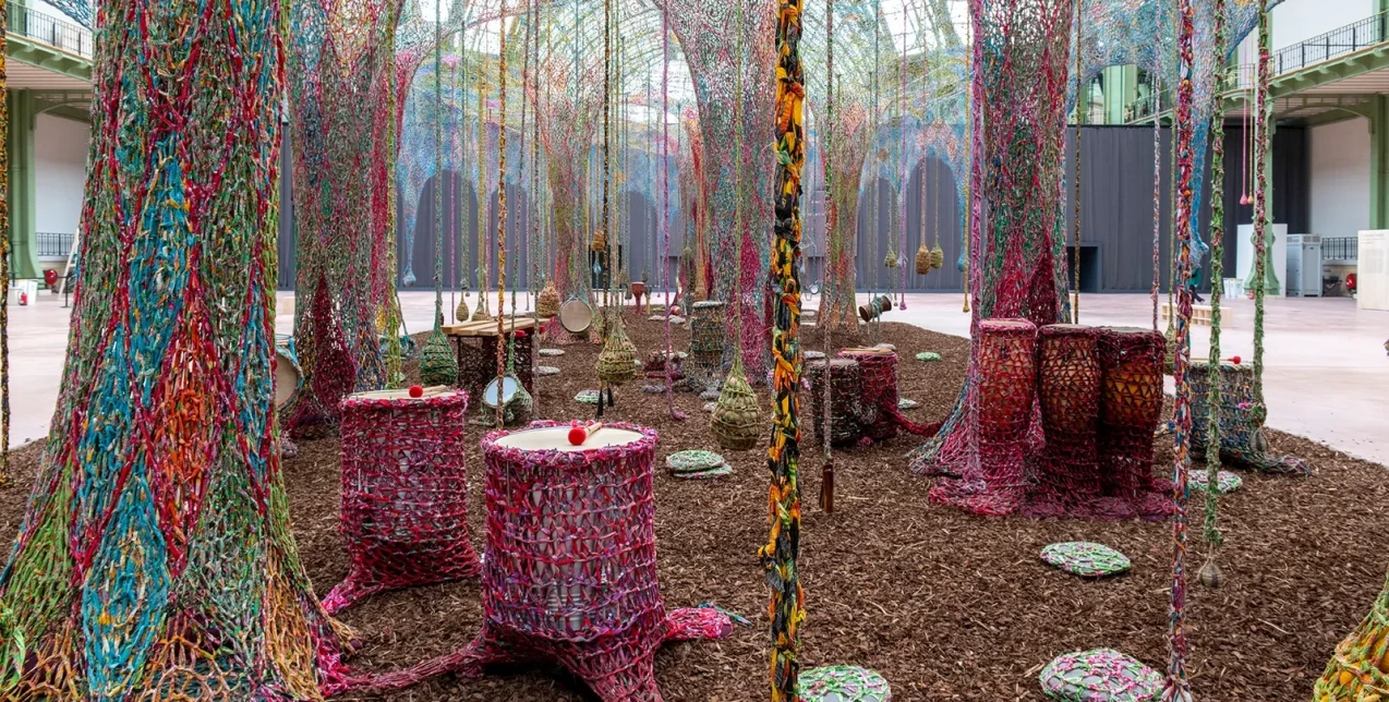 ﻿Ένα πολύχρωμο ταξίδι στο Grand Palais μέσα από τη μαγευτική εγκατάσταση του Ernesto Neto