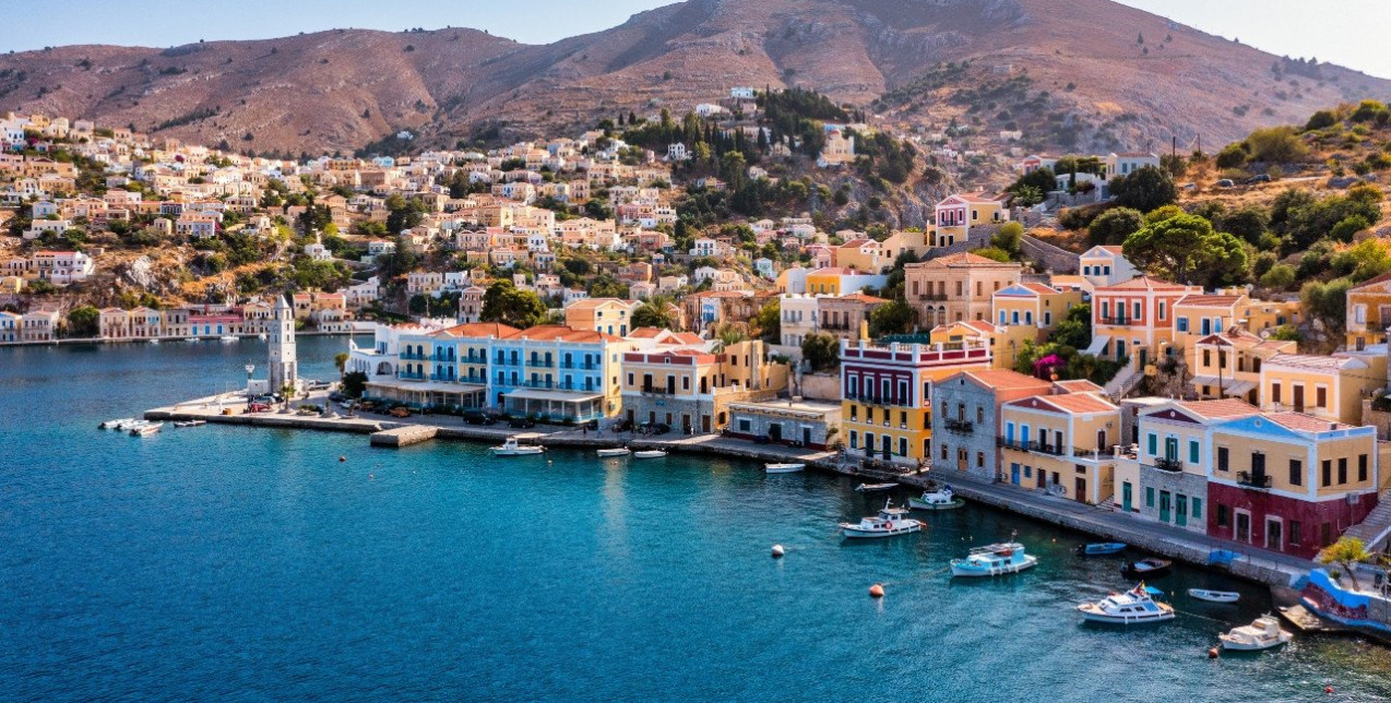 Ρωτήσαμε το ChatGPT ποια είναι τα top 5 νησιά που είναι must για το φινάλε του καλοκαιριού και ιδού η απάντηση
