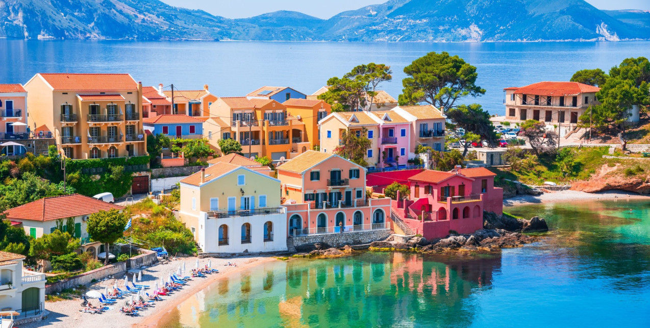 Περπατώντας στα γραφικά σοκάκια - Τα πιο όμορφα χωριά σε Ελληνικά νησιά 