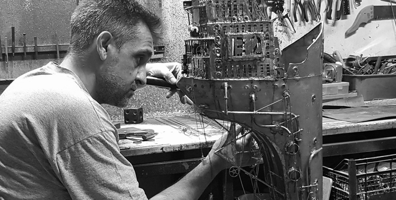 SKG Stories: Τα επιβλητικά καράβια του Παναγιώτη Πουγαρίδη «ρίχνουν άγκυρα» στις Βιτρίνες Τέχνης ΟΤΕ