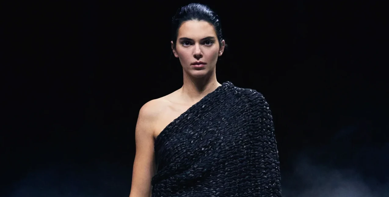 NYFW: Ο οίκος Khaite μας απέδειξε πως μπορούμε να γίνουμε πρωταγωνίστριες της εκλεπτυσμένης κομψότητας 