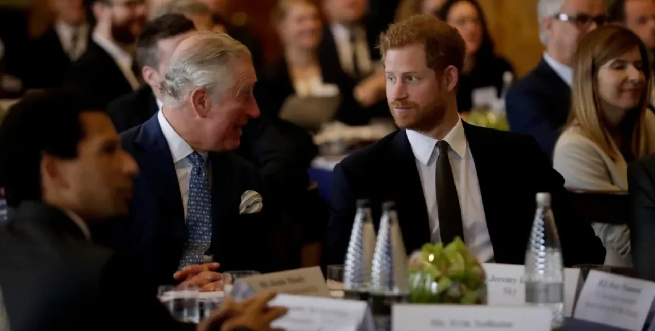 A Big Reunion: Ο Πρίγκιπας Harry συναντήθηκε με τον Βασιλιά Κάρολο για πρώτη φορά έπειτα από 19 μήνες A Big Reunion: Ο Πρίγκιπας Harry συναντήθηκε με τον Βασιλιά Κάρολο για πρώτη φορά έπειτα από 19 μήνες