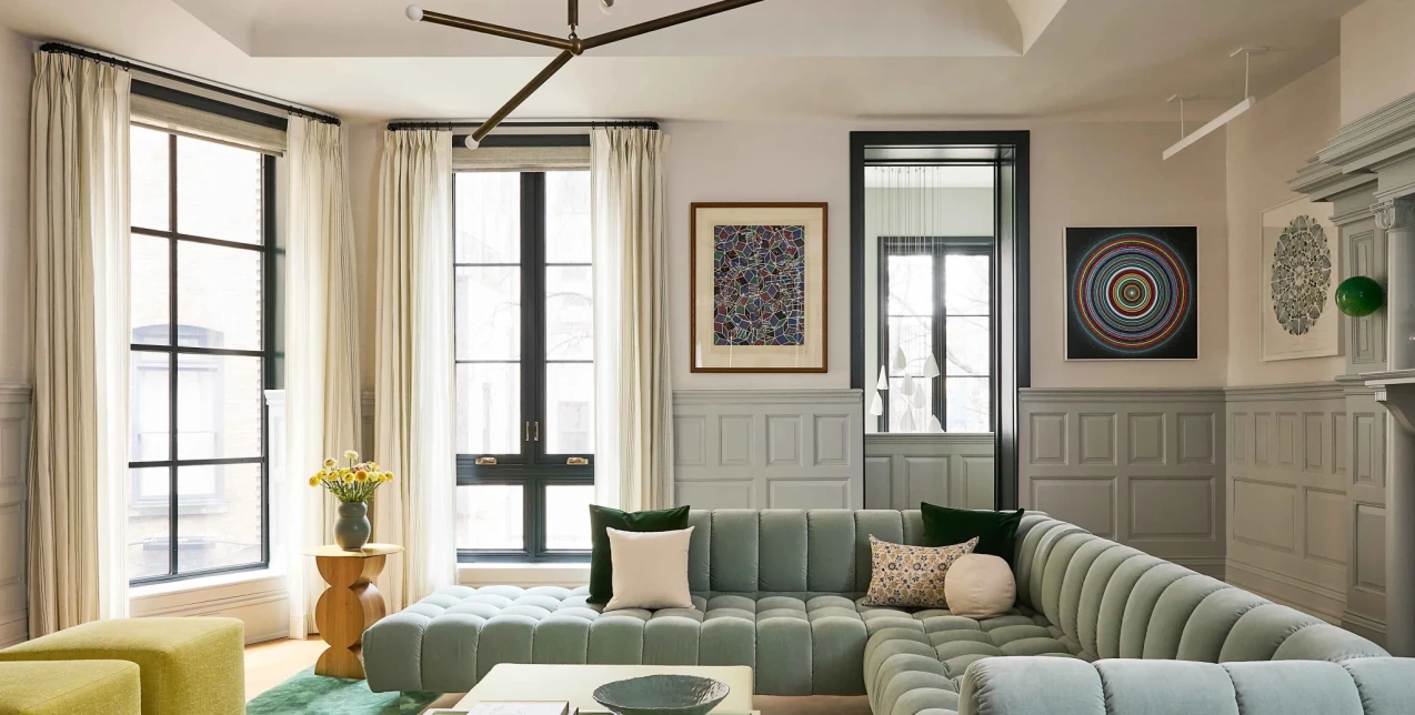 Κουρτίνες: Πώς να τις καθαρίσετε χωρίς να τις κατεβάσετε και ποιες τάσεις κυριαρχούν τώρα