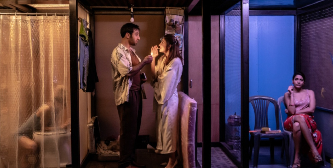 Μια ανάσα πριν την αυλαία: Μπήκαμε στα καμαρίνια του «Λεωφορείο ο Πόθος» και συζητήσαμε με τους πρωταγωνιστές κατά τη διάρκεια της προετοιμασίας τους Μια ανάσα πριν την αυλαία: Μπήκαμε στα καμαρίνια του «Λεωφορείο ο Πόθος» και συζητήσαμε με τους πρωταγωνιστές κατά τη διάρκεια της προετοιμασίας τους