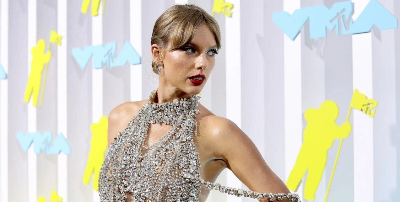 Η Taylor Swift είναι το super hot πρόσωπο της εποχής και η επιτυχία του νέου της album το επιβεβαιώνει