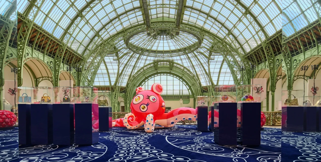 Ο νέα συλλογή Louis Vuitton x Takashi Murakami «καταλαμβάνει» το Grand Palais στο Παρίσι Ο νέα συλλογή Louis Vuitton x Takashi Murakami «καταλαμβάνει» το Grand Palais στο Παρίσι