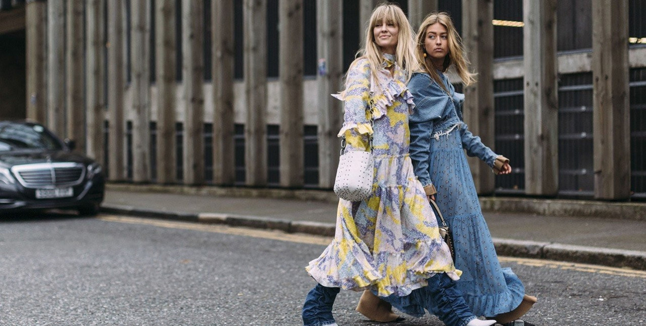 Dresses Over Jeans: Το απόλυτο trend της σεζόν και πώς να το απογειώσετε  Dresses Over Jeans: Το απόλυτο trend της σεζόν και πώς να το απογειώσετε