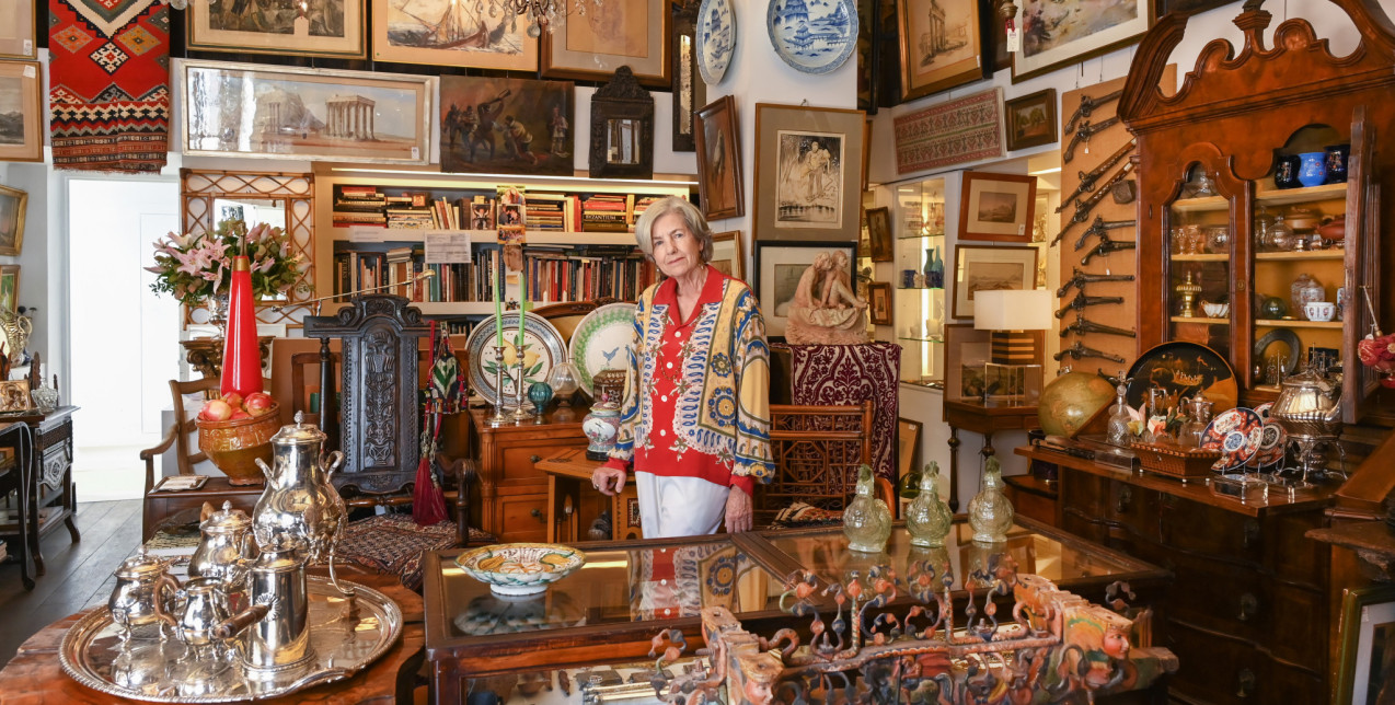 Συζητώντας με την Ελένη Μαρτίνου για το ιστορικό παντοπωλείο «Μαρτίνος», τοπόσημο της Αθήνας για πάνω από έναν αιώνα Συζητώντας με την Ελένη Μαρτίνου για το ιστορικό παντοπωλείο «Μαρτίνος», τοπόσημο της Αθήνας για πάνω από έναν αιώνα