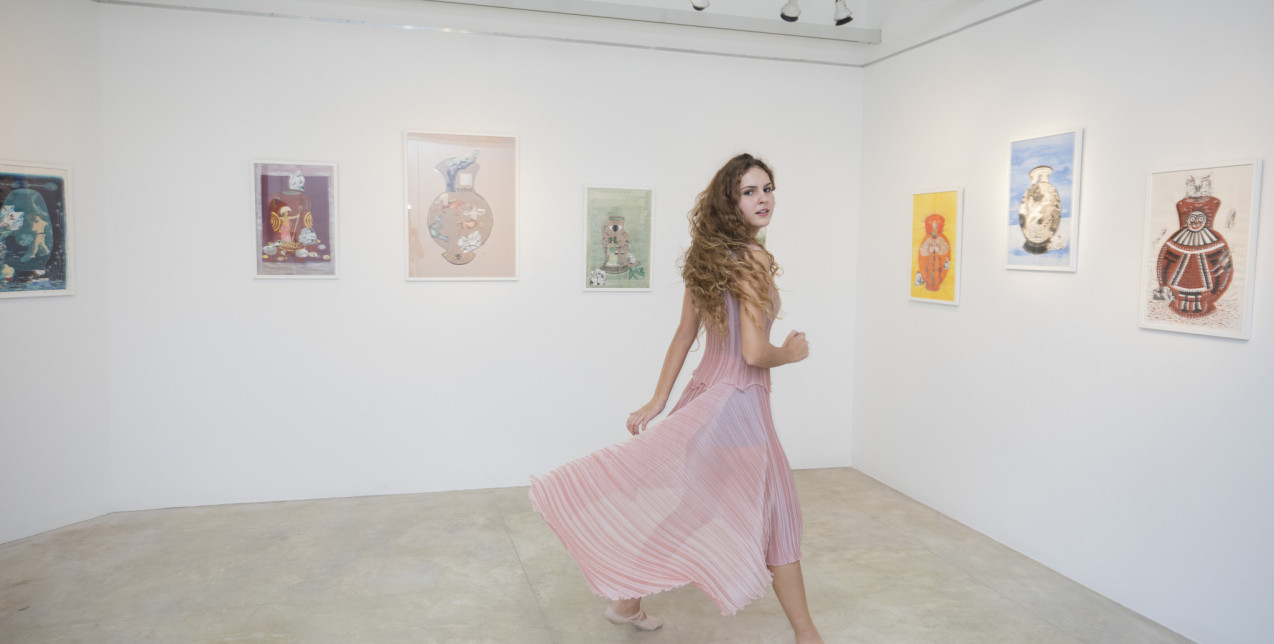 Θραύσματα Μνήμης: Η νεαρή Ελένη Μελά παρουσίασε την ξεχωριστή έκθεσή της στην Αθήνα, ενώνοντας το παρελθόν με το παρόν