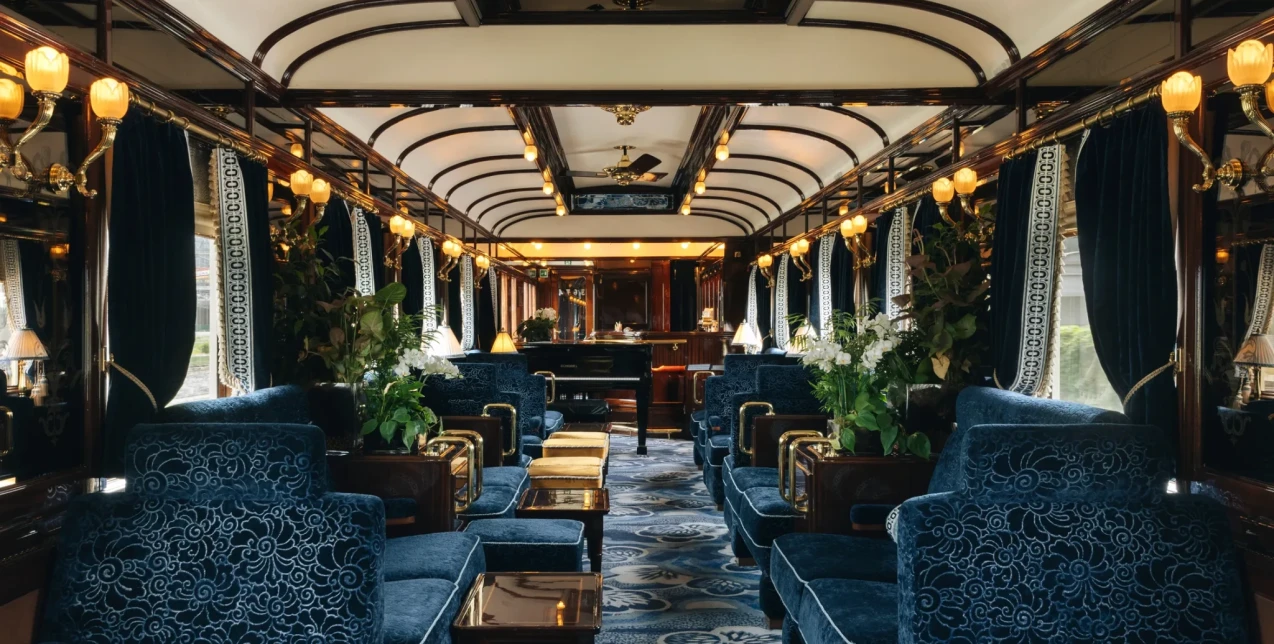 Το εμβληματικό Venice Simplon-Orient-Express εγκαινιάζει μια ονειρική διαδρομή από το Παρίσι στην Αμάλφι Το εμβληματικό Venice Simplon-Orient-Express εγκαινιάζει μια ονειρική διαδρομή από το Παρίσι στην Αμάλφι