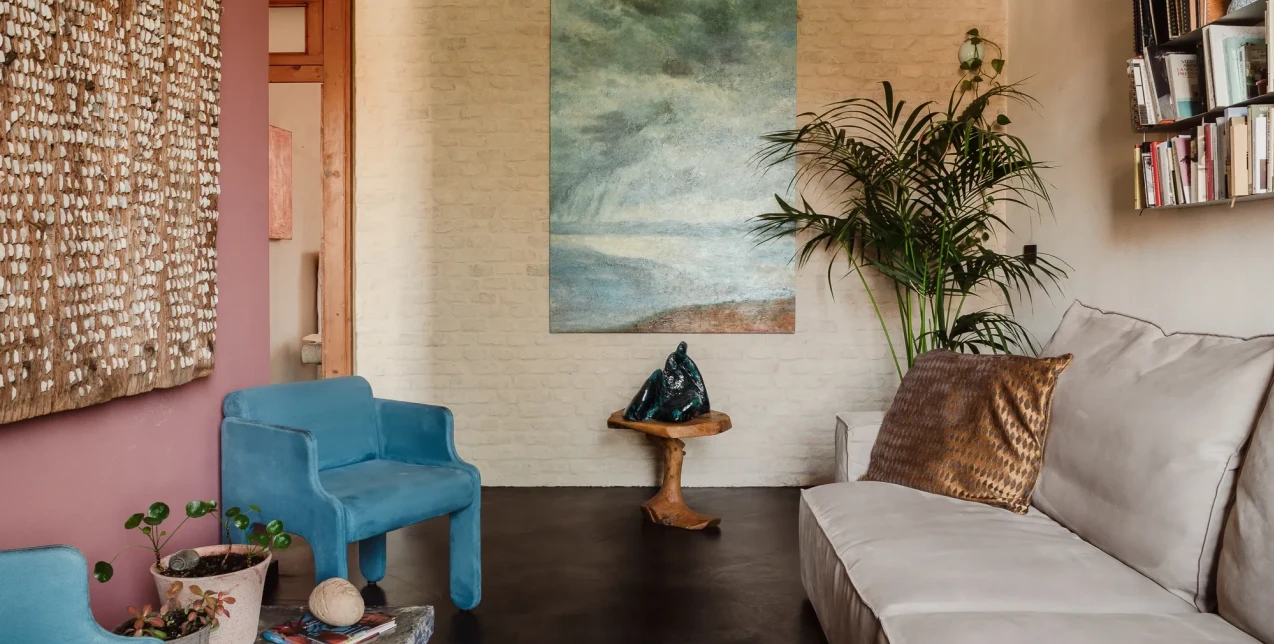 Αυτό το διαμέρισμα στο Termoli ζωντανεύει μέσα από τα χρώματα της θάλασσας και της πόλης