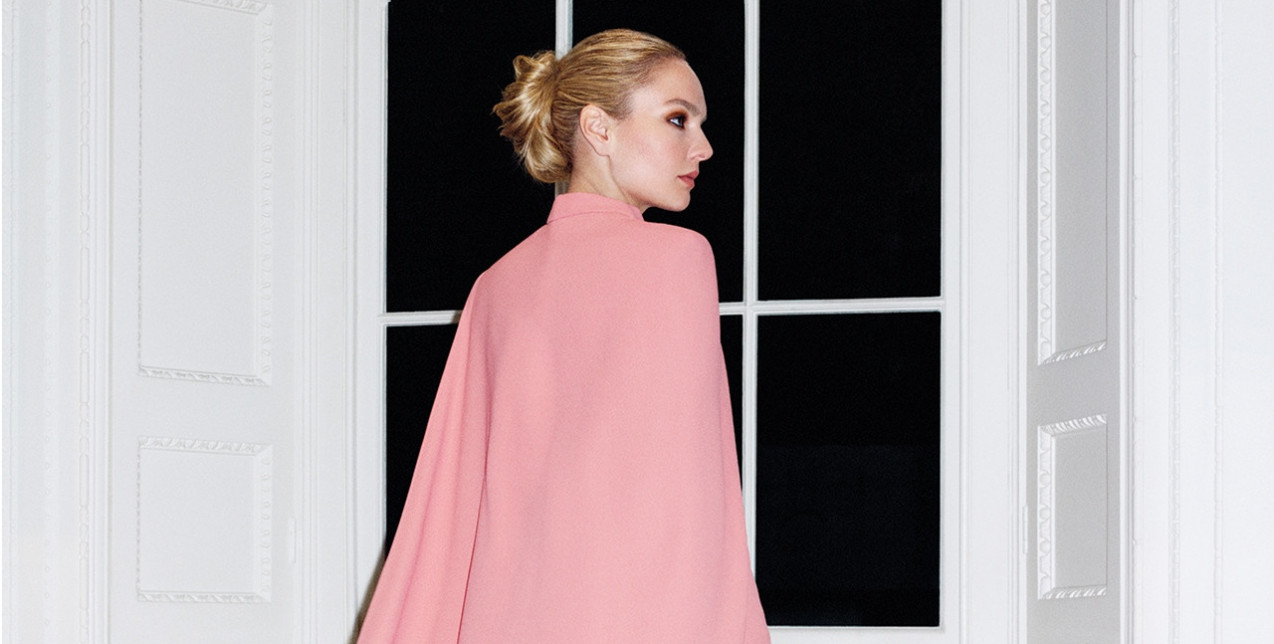 Η απόγονος της δυναστείας της Swarovski, Marina Raphael, ως cover star του GLOW Δεκεμβρίου, αποκαλύπτεται για το πώς έχτισε τη δική της αυτοκρατορία μόδας