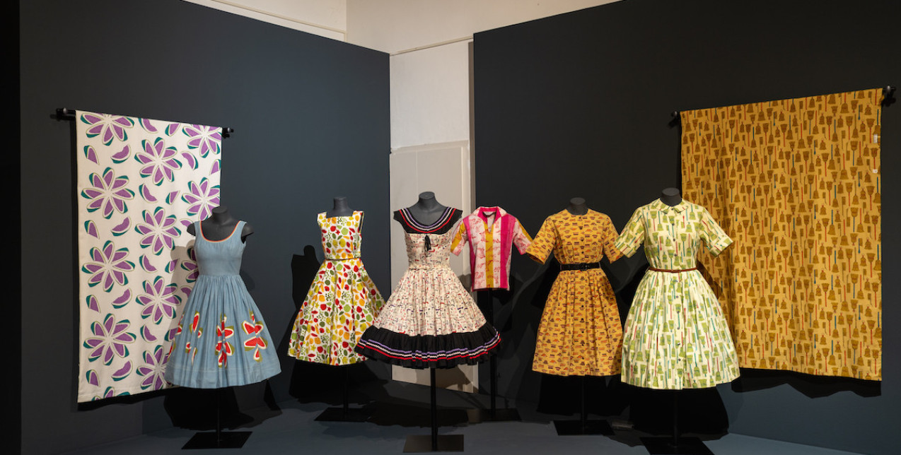 Η άγνωστη πλευρά του Andy Warhol: Η έκθεση που συνδυάζει τα υφάσματα με την Pop Art