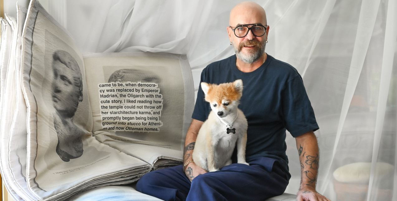 Ο Ανδρέας Αγγελιδάκης μιλάει στο GLOW για την εκπροσώπηση της Ελλάδας στην 61η Μπιενάλε της Βενετίας