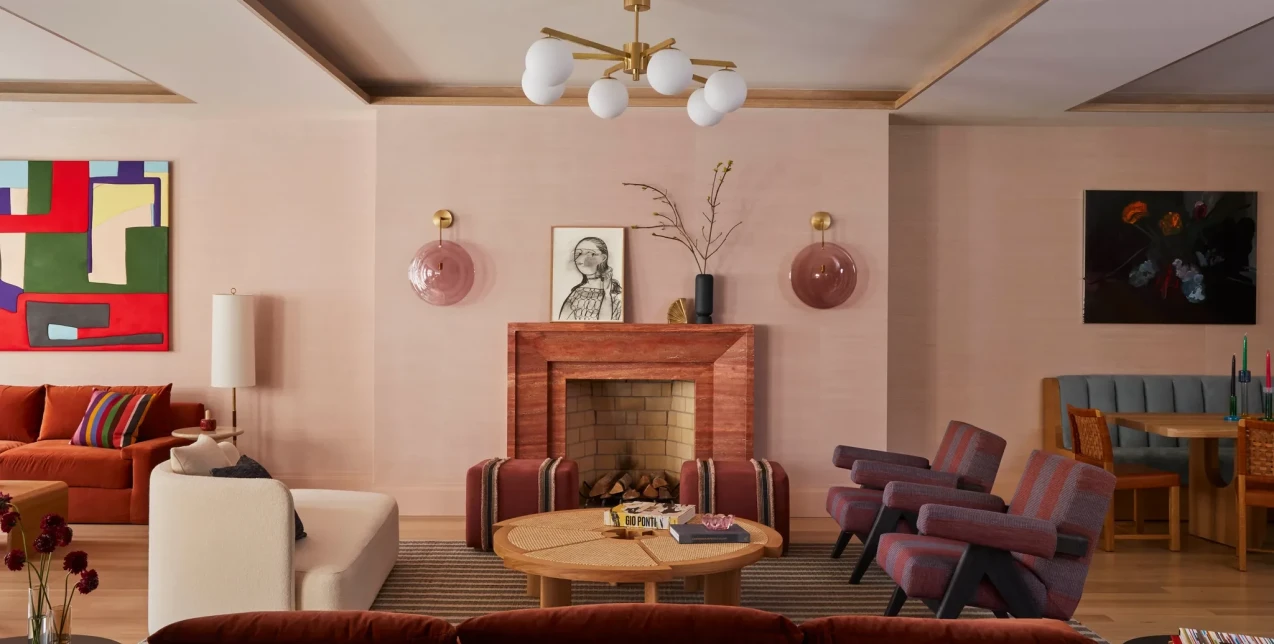 Ένα πολύχρωμο loft στο Manhattan αποτελεί σύγχρονη ωδή στη ρομαντική κομψότητα