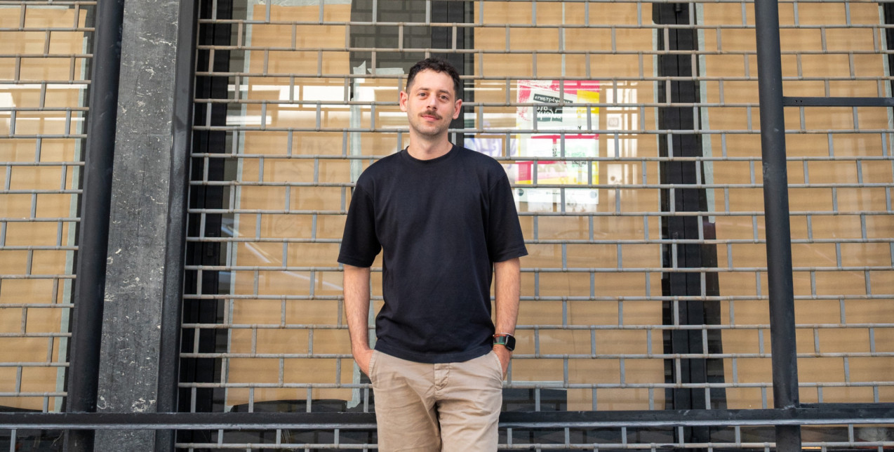 SKG Stories: Ο Νίκος Μαυράκης μιλάει για τη νέα εποχή του Θεάτρου Αμαλία και για τη δύναμη της Θεσσαλονίκης που κρύβεται στους ανθρώπους της που επιμένουν