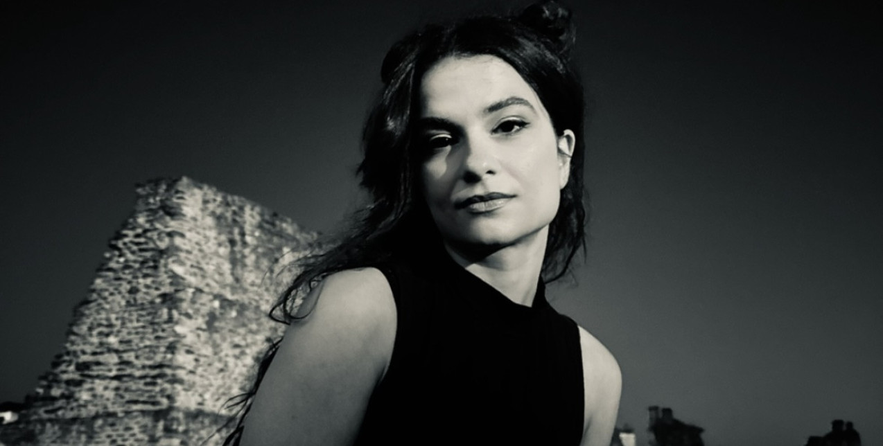 SKG Stories: Η Ελευθερία Μπαργιώτα είναι η νέα μελωδική φωνή που ακούει τώρα η Θεσσαλονίκη