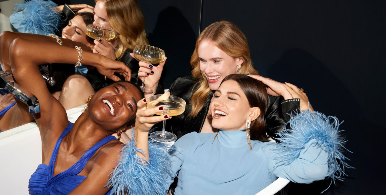 Δημιουργήστε τα πιο fashionable γιορτινά σύνολα με τις hot τάσεις της σεζόν 