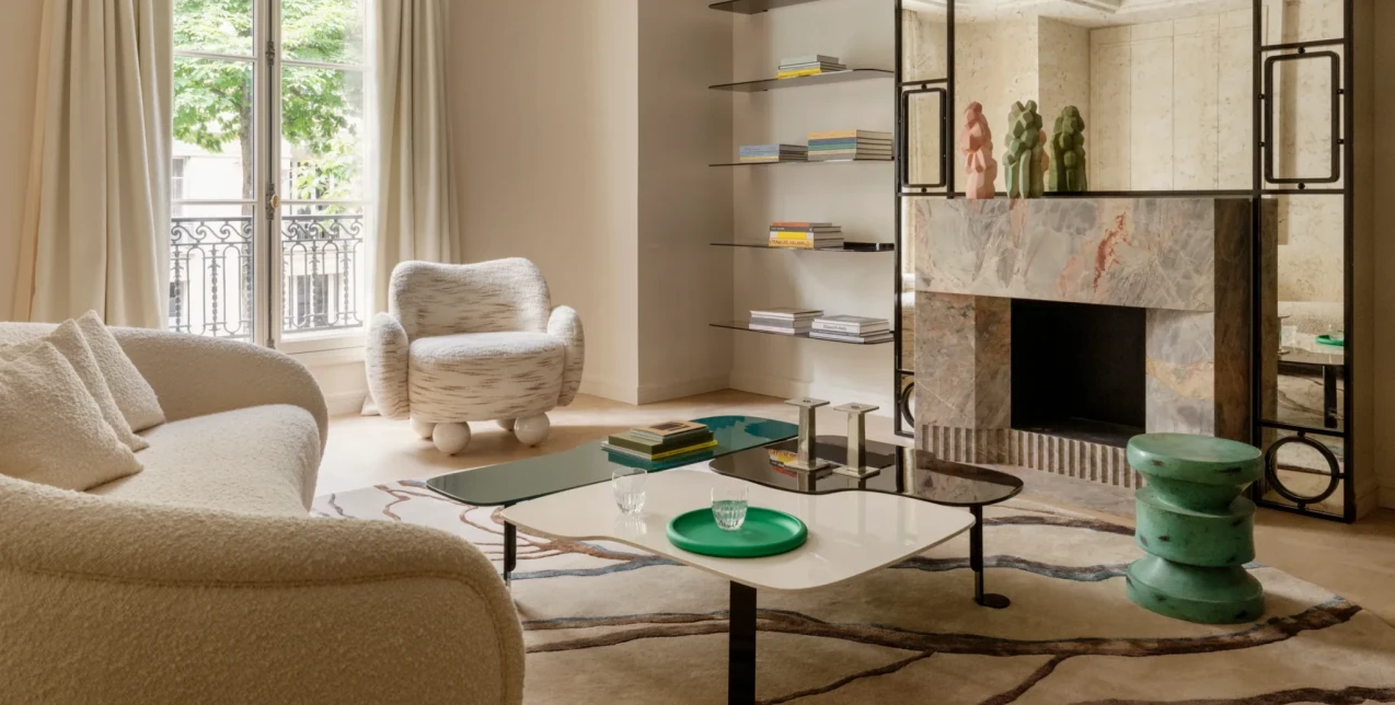 Πώς ένα κομψό διαμέρισμα στο Παρίσι συνδυάζει το κλασικό design με τον μοντέρνο μπρουταλισμό