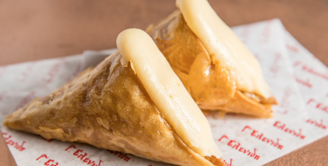 Ο Γιώργος Παπανίκος μας εξιστορεί τα Χριστούγεννα στο σπίτι του πιο εμβληματικού τριγώνου της Θεσσαλονίκης