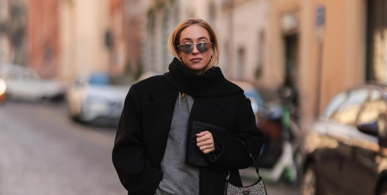 Τα πιο πρακτικά χτενίσματα που παραμένουν stylish με κασκόλ 