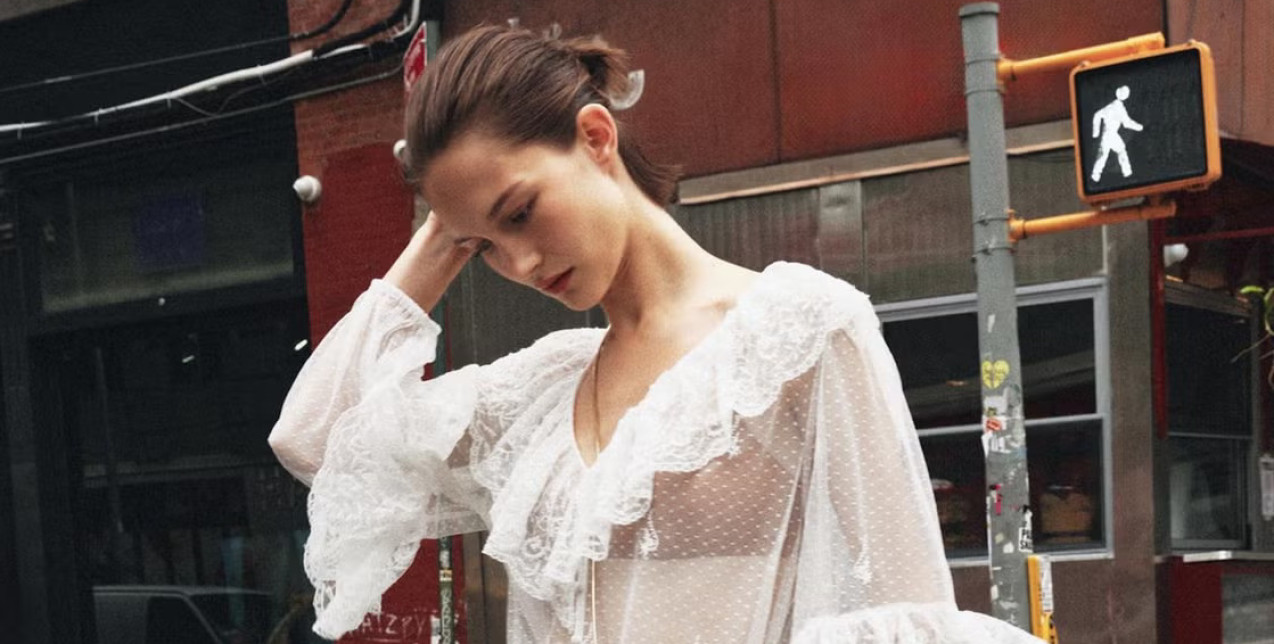 5 most-talked αποχρώσεις που όλες θα φορέσουμε με τα τζιν μας φέτος