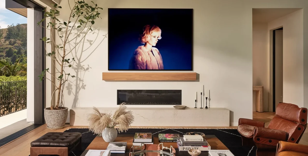 Μια κατοικία στην Sausalito επαναπροσδιορίζει τη σύγχρονη πολυτέλεια μέσα από φυσικά υλικά και ήπιες αρχιτεκτονικές γραμμές 