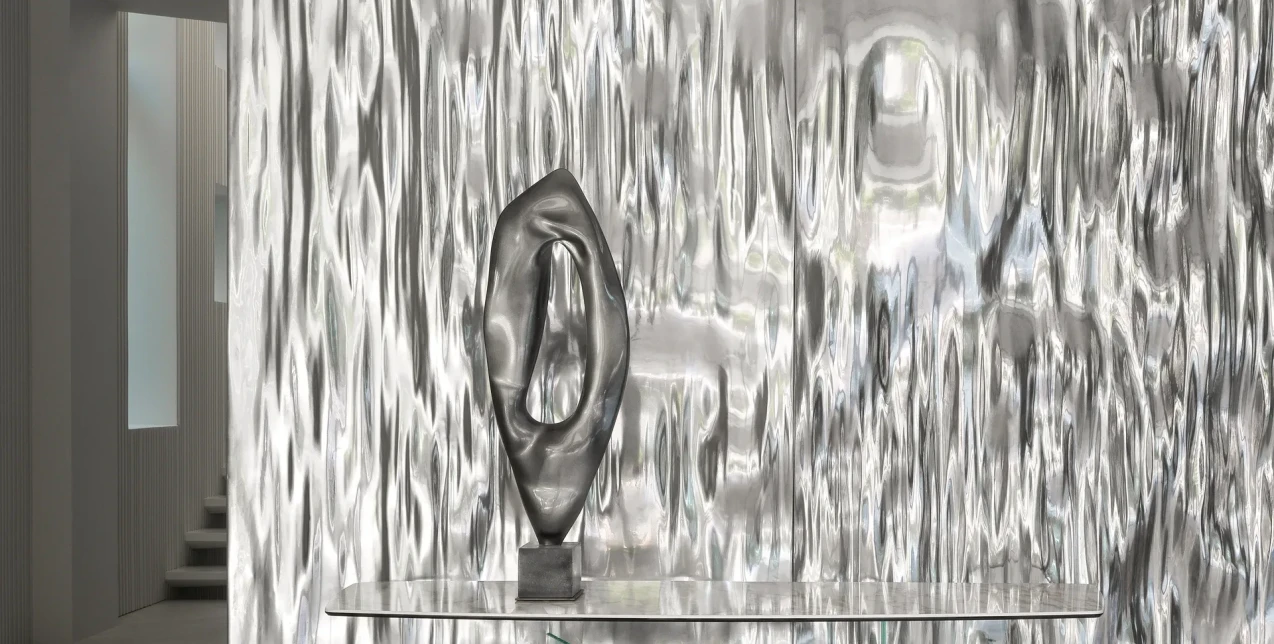 Μια μοντέρνα κατοικία στη Μόσχα που επαναπροσδιορίζει τον μινιμαλισμό και μοιάζει βγαλμένη από το μέλλον