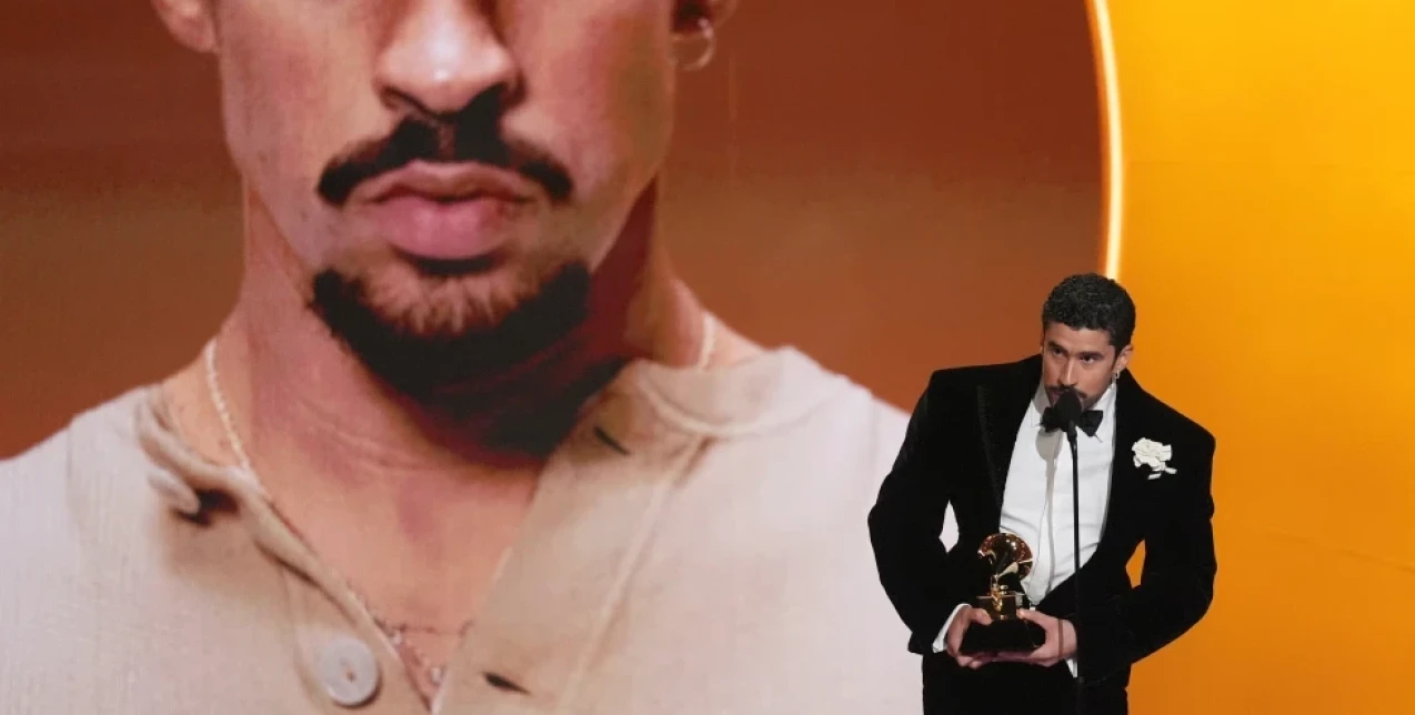 Ο Bad Bunny δεν κέρδισε απλώς στα Grammys, έγραψε ιστορία - Το success story του Πορτορικανού καλλιτέχνη