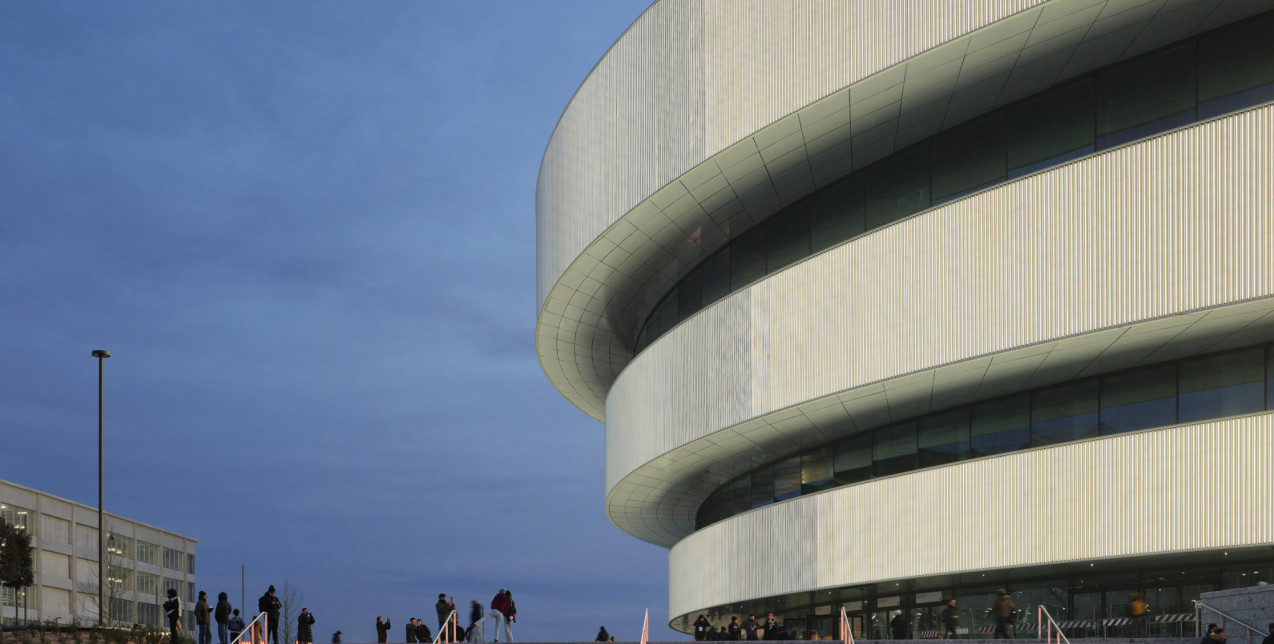 Το νέο παγοδρόμιο των Χειμερινών Ολυμπιακών Αγώνων στο Μιλάνο μοιάζει σαν ένα σύγχρονο ρωμαϊκό αμφιθέατρο