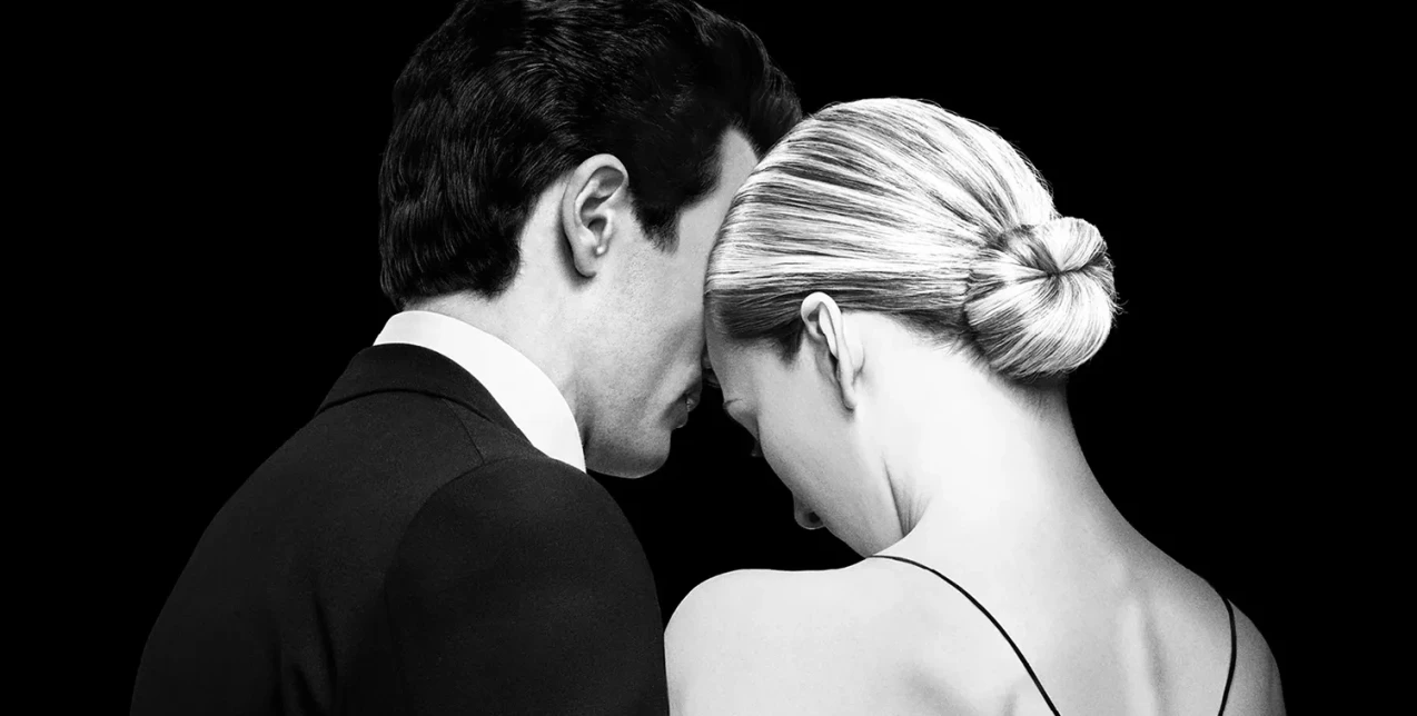 Love Story: John F. Kennedy Jr. & Carolyn Bessette - Η νέα σειρά που «φωτίζει» την ιστορία ενός από τα πιο θρυλικά και πολυσυζητημένα ζευγάρια