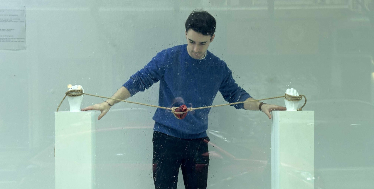 SKG Stories: Για τον εικαστικό Κυριάκο Καμπαρτίνα, ακόμη και η επώδυνη πλευρά του έρωτα κρύβει πάντα κάτι όμορφο