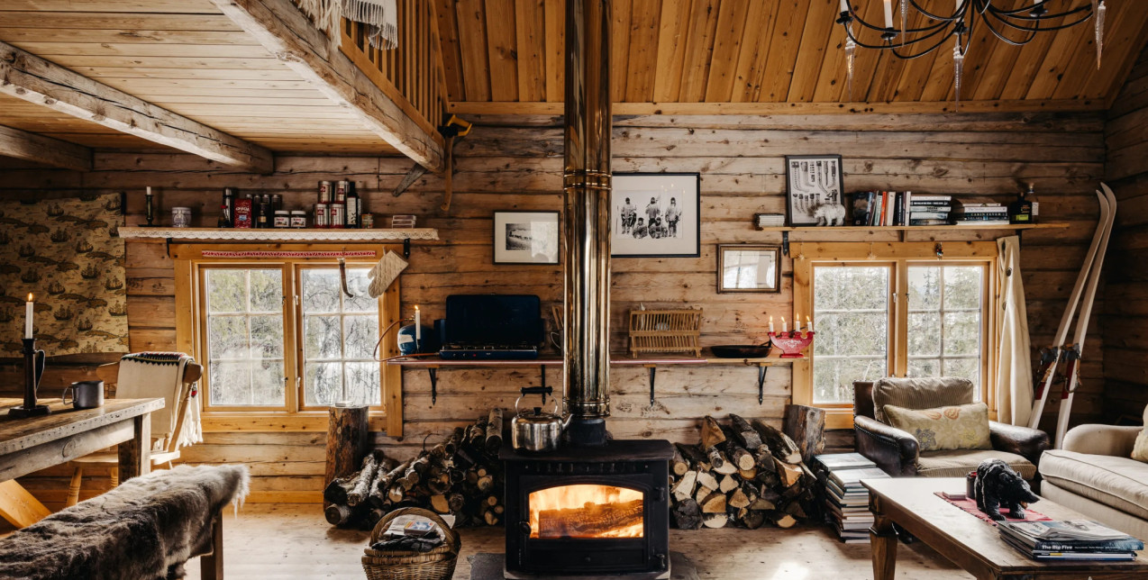 Ένα απομονωμένο ξύλινο σπίτι στη Σουηδική Λαπωνία είναι το καταφύγιο όπου θα θέλαμε να βγάλουμε τον χειμώνα