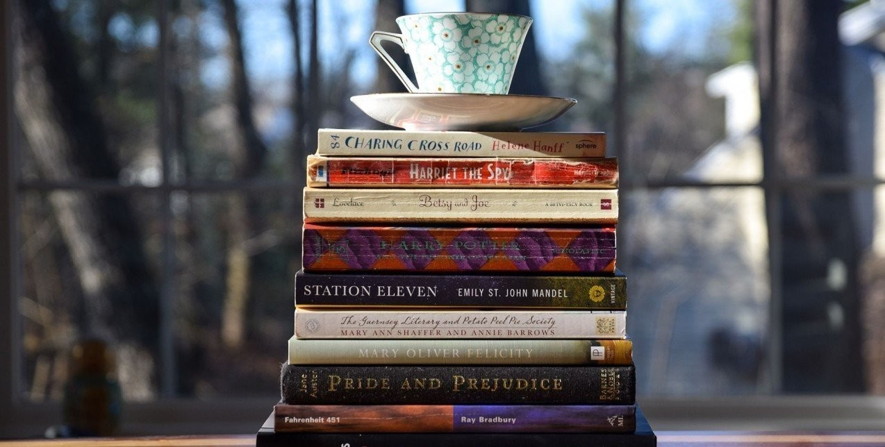 5 νέα βιβλία που δεν πρέπει να λείπουν από το κομοδίνο σας την άνοιξη
