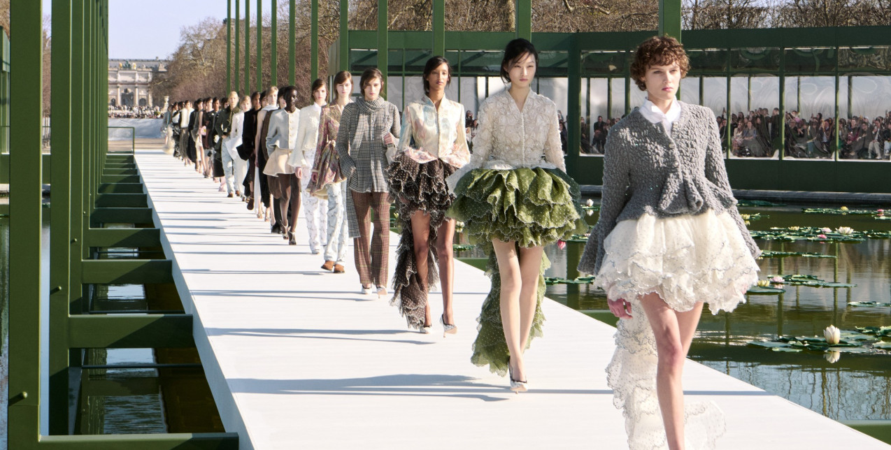 Dior FW26: Οι τάσεις που θα μας απασχολήσουν το επόμενο φθινόπωρο από την ξεχωριστή συλλογή του Jonathan Anderson