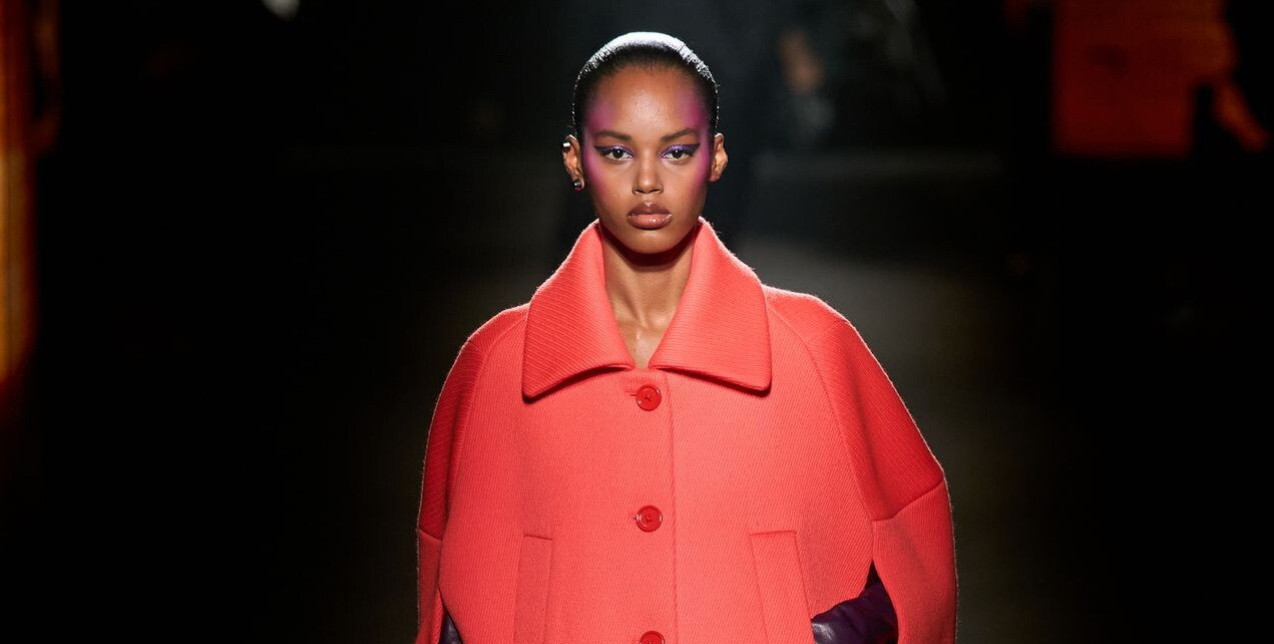 Ο Pierpaolo Piccioli κινήθεικε ανάμεσα στο φως και το σκοτάδι για τη νέα του συλλογή για τον Balenciaga