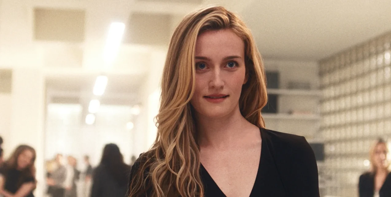 Πώς να δημιουργήσετε το iconic beauty look των ’90s της Carolyn Bessette-Kennedy