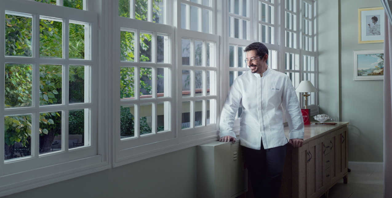 Face to Face με τον Αλέξανδρο Τσιοτίνη: «Αν έφτιαχνα ένα πιάτο που να απεικονίζει το σήμερα, αυτό θα είχε σύνθετη γεύση, ίσως ανησυχητική στην αρχή, αλλά τελικά ανθεκτική»